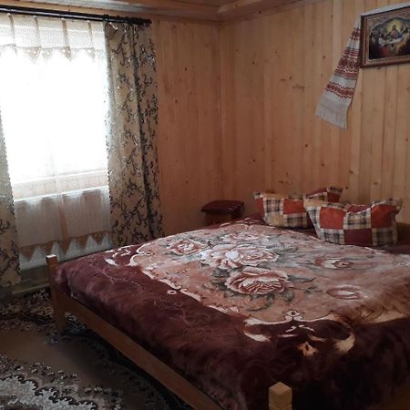 Яблуневий Сад Yablunytsya Ngoại thất bức ảnh